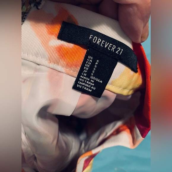 NWT FOREVER 21 floral mini skirt size small - Picture 3 of 6